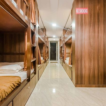 Awesome Dormitory - Men Only Mumbai Exterior photo