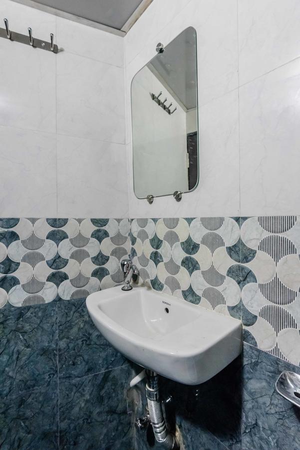 Awesome Dormitory - Men Only Mumbai Exterior photo