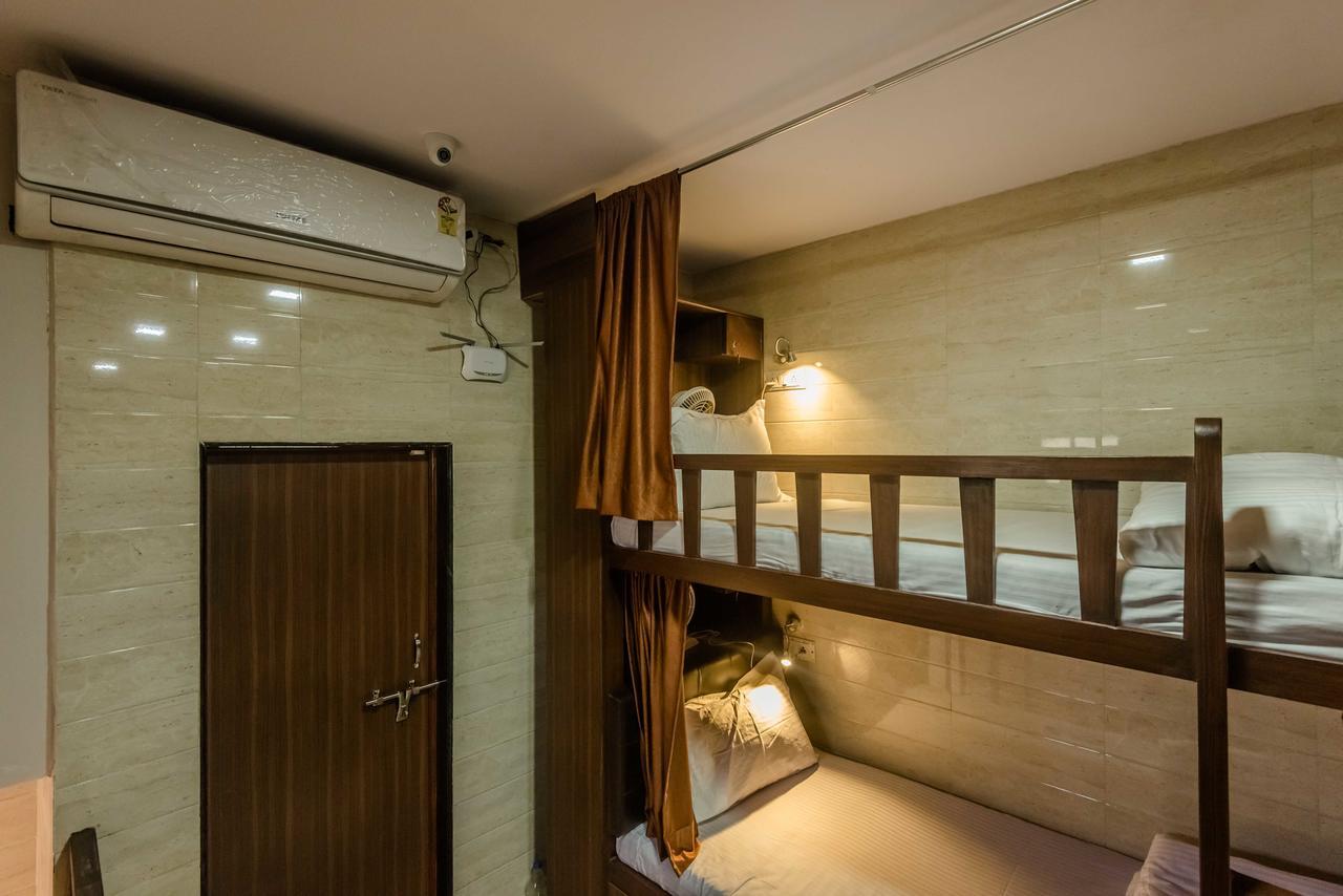 Awesome Dormitory - Men Only Mumbai Exterior photo