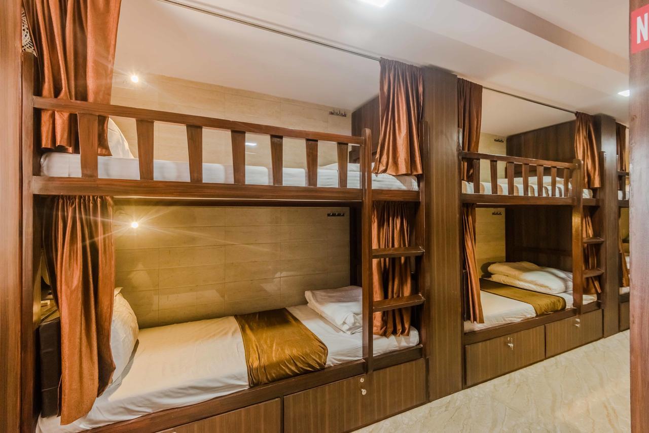 Awesome Dormitory - Men Only Mumbai Exterior photo