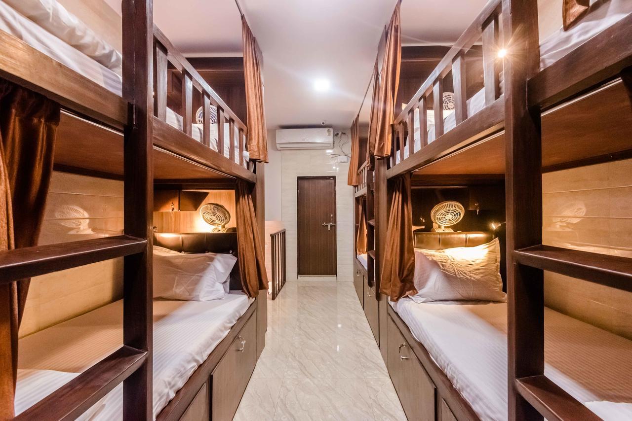 Awesome Dormitory - Men Only Mumbai Exterior photo