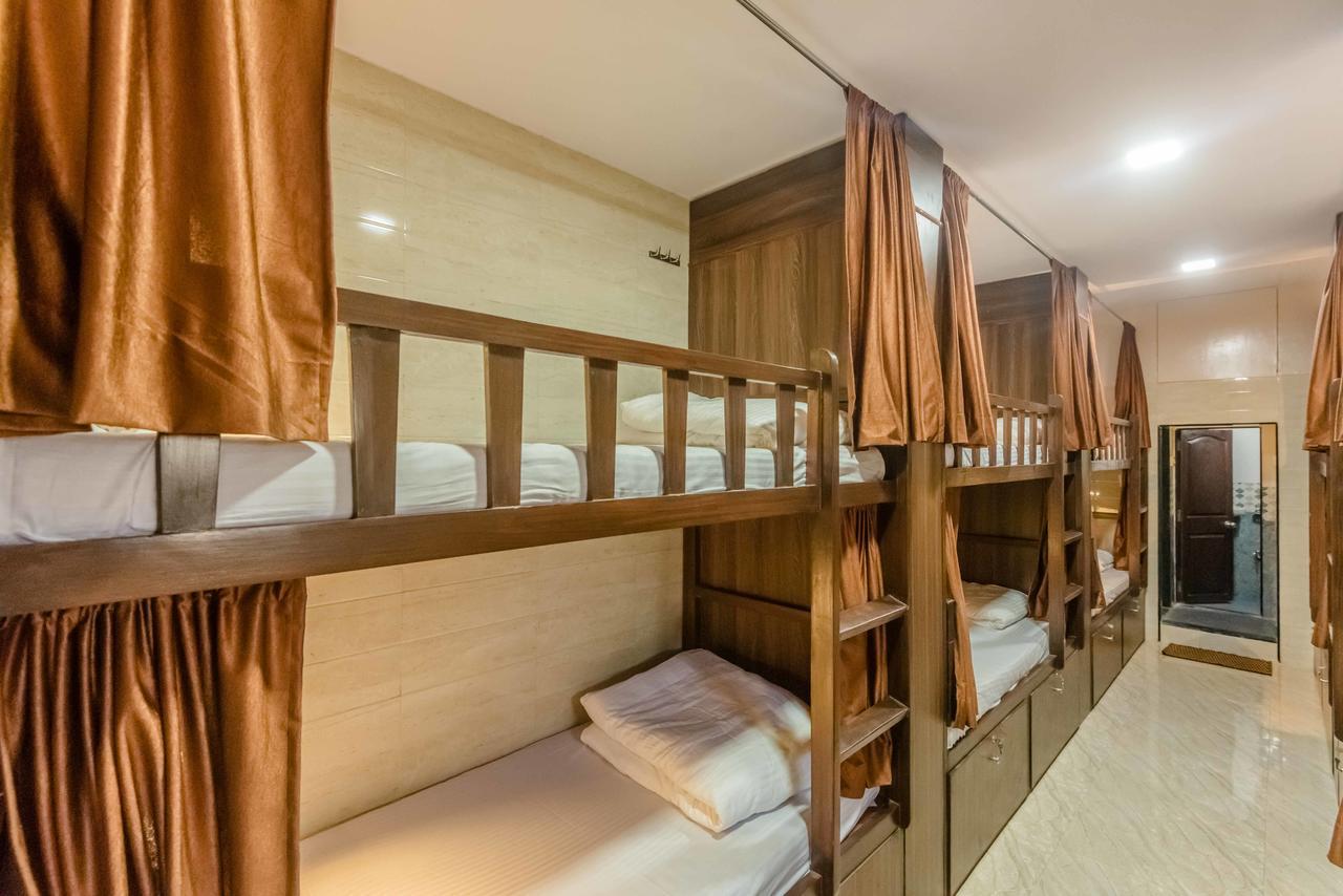 Awesome Dormitory - Men Only Mumbai Exterior photo